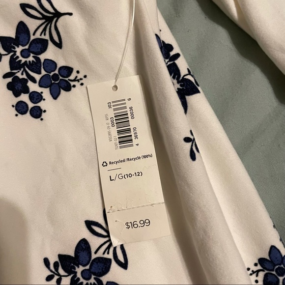 Old Navy white off the shoulder shirt - Picture 2 of 2